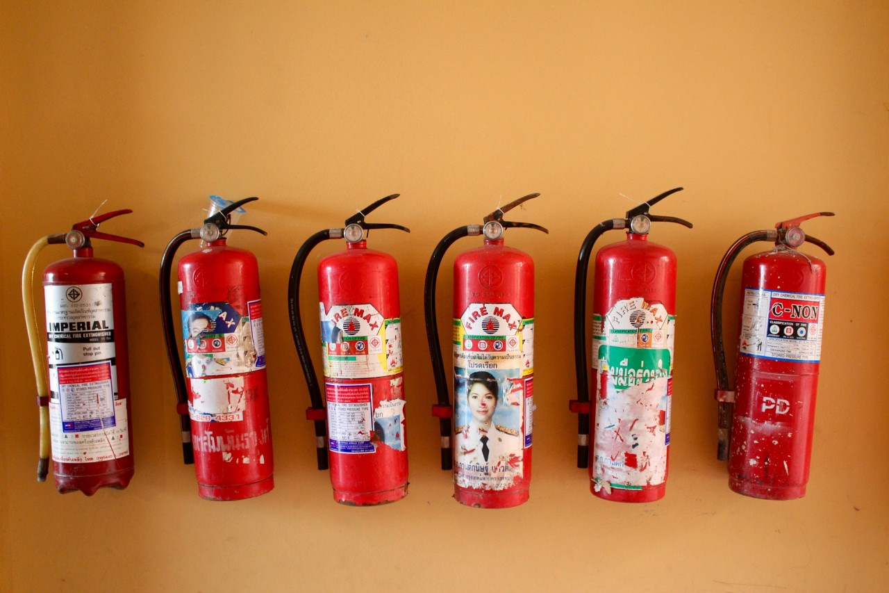 fire-extinguisher-1128461_1920
